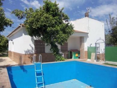 Chalet con 4 dormitorios se vende en Alhaurin el Grande