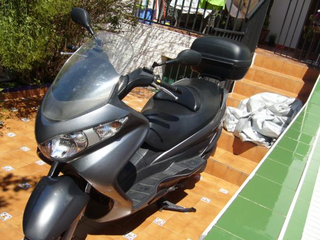 Moto Suzuki Burgman 200