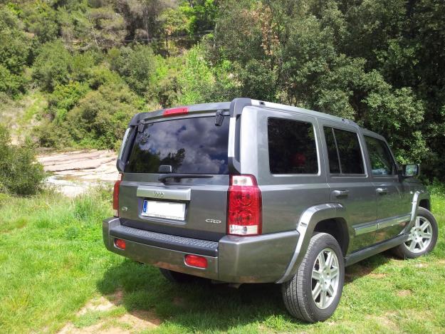 Se vende jeep commander overland