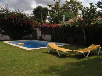 Chalet con 4 dormitorios se vende en Marbella, Costa del Sol