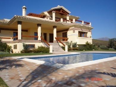 Chalet con 4 dormitorios se vende en Estepona, Costa del Sol