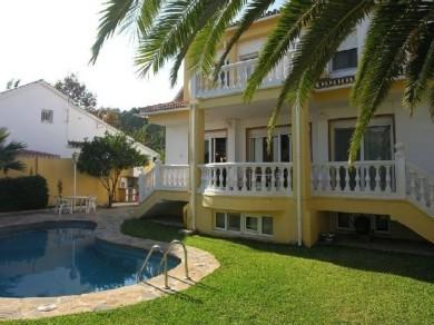 Chalet con 6 dormitorios se vende en Torremolinos, Costa del Sol