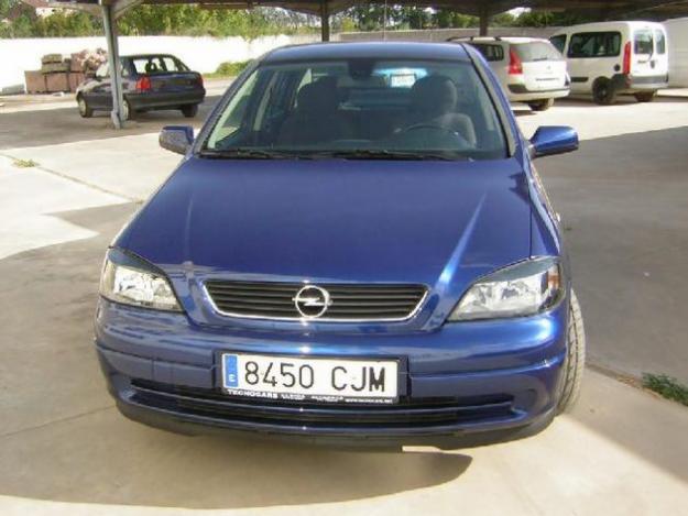 Venta de coche Opel Astra 2.0 Dti 16 V '03 en Lleida