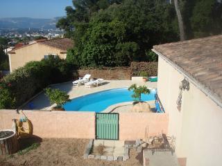 Apartamento en villa : 2/4 personas - piscina - toulon  var  provenza-alpes-costa azul  francia