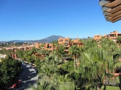 Apartamento con 3 dormitorios se vende en Marbella, Costa del Sol