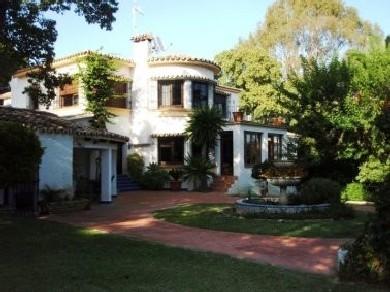 Chalet con 7 dormitorios se vende en Estepona, Costa del Sol