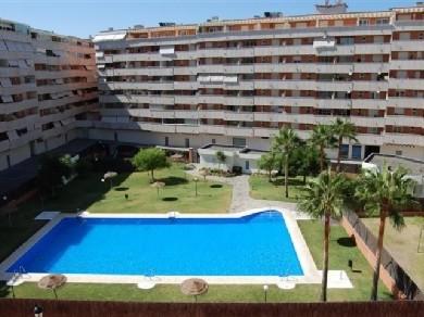 Apartamento con 2 dormitorios se vende en Estepona, Costa del Sol