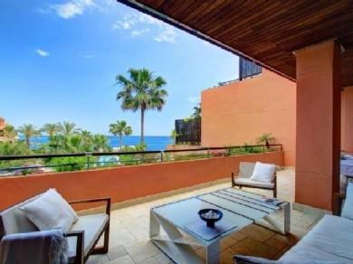 Apartamento con 2 dormitorios se vende en Marbella, Costa del Sol