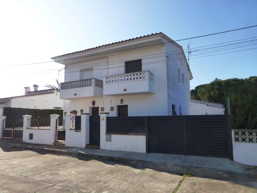 Casa totalmente reformada con jardin privado