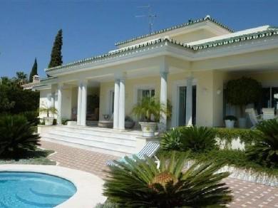 Chalet con 5 dormitorios se vende en Marbella, Costa del Sol