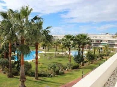 Apartamento con 2 dormitorios se vende en Marbella, Costa del Sol