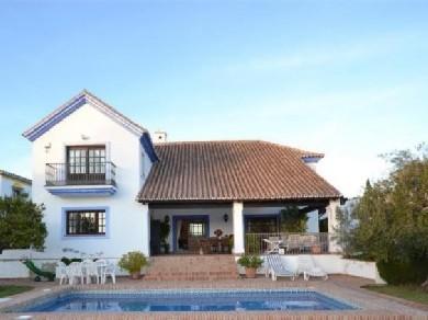 Chalet con 3 dormitorios se vende en Estepona, Costa del Sol