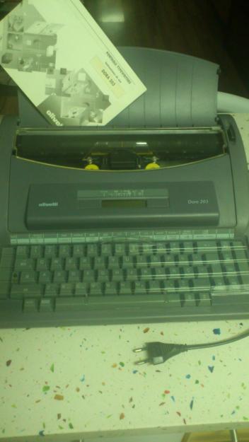 Vendo máquina escribir electrónica Olivetti Dora 203 en buen estado