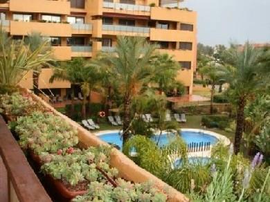 Apartamento con 3 dormitorios se vende en Estepona, Costa del Sol