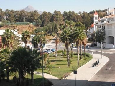 Apartamento con 3 dormitorios se vende en Marbella, Costa del Sol