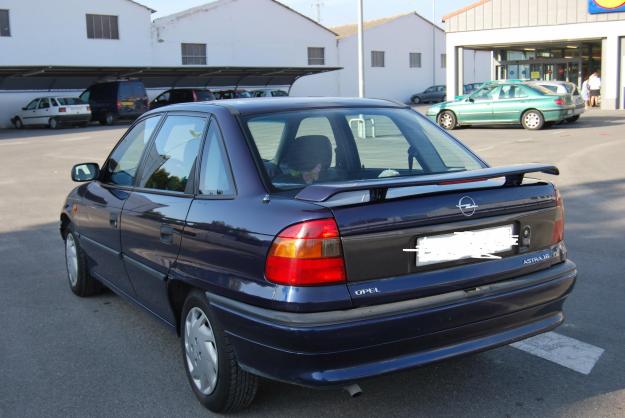 ME VENDE  opel astra 1.6cc