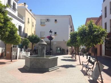 Apartamento con 3 dormitorios se vende en Marbella, Costa del Sol