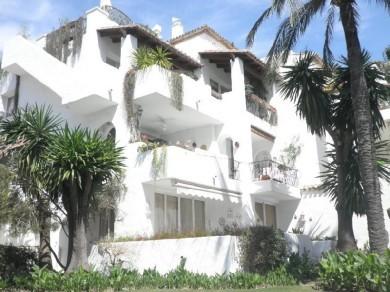 Apartamento con 2 dormitorios se vende en Estepona, Costa del Sol