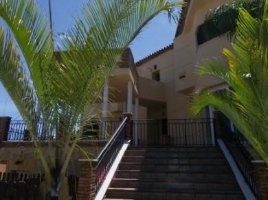 Chalet con 4 dormitorios se vende en Alhaurin de la Torre