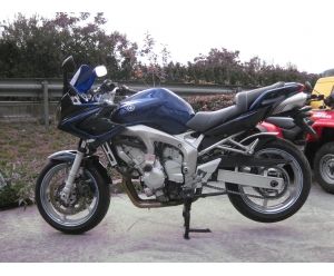 YAMAHA FZ6