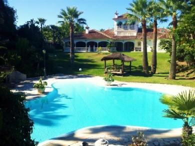 Chalet con 6 dormitorios se vende en Mijas Costa, Costa del Sol