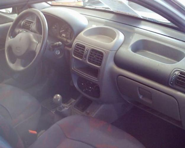 Comprar Renault Clio 1.9 D '00 en Vitoria