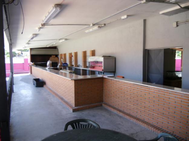 CAFETERIA, RESTAURANTE , CERVECERIA CON PARKING, 2 SALONES, 1 BARRA EXTERIOR Y OTRA INTERI