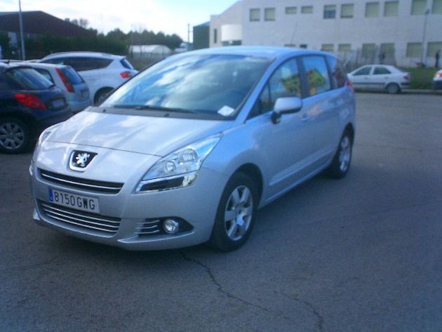 PEUGEOT 5008 2.0HDI Premium