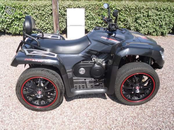 Quad 700 cc de carreteras réccent