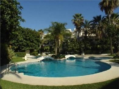 Apartamento con 4 dormitorios se vende en Marbella, Costa del Sol