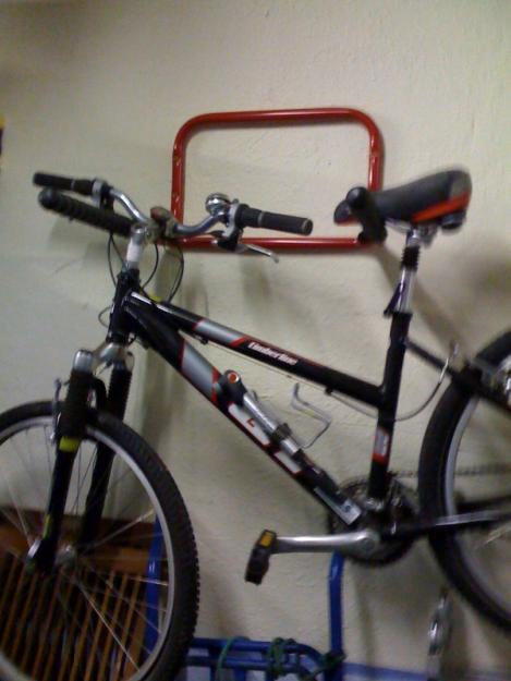 Gran Oferta Bicicleta semimontaña con articulo para llevar en el coche y colgar en pared