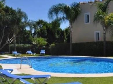 Apartamento con 2 dormitorios se vende en Marbella, Costa del Sol