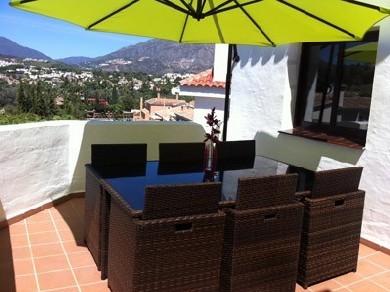 Apartamento con 2 dormitorios se vende en Marbella, Costa del Sol