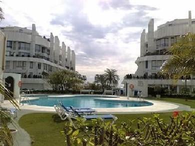 Apartamento con 2 dormitorios se vende en Marbella, Costa del Sol