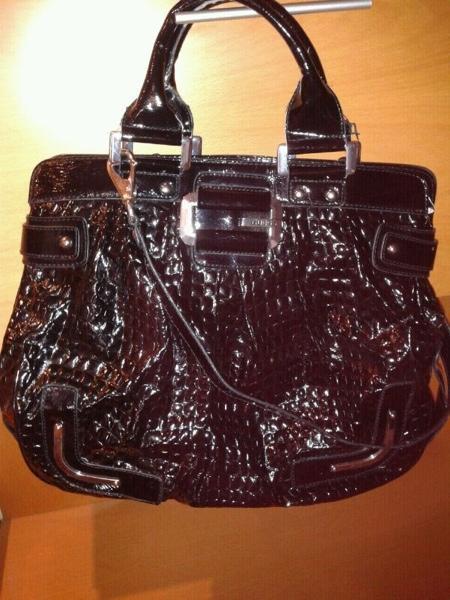 Bolso guess grande y precioso!!