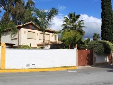 Chalet con 3 dormitorios se vende en Estepona, Costa del Sol