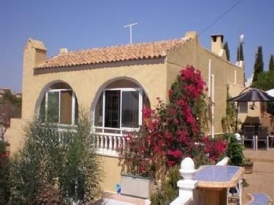 Chalet con 2 dormitorios se vende en San Miguel de Salinas, Vega Baja Torrevieja