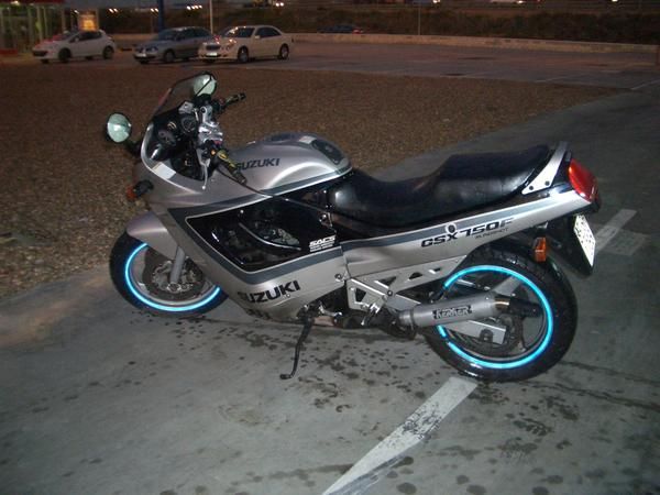 suzuki gsx 750 f gris y negra