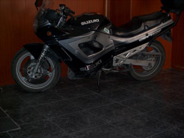 se vende moto