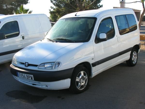 PEUGEOT PARTNER COMBI 1.9 D. con puerta lateral.