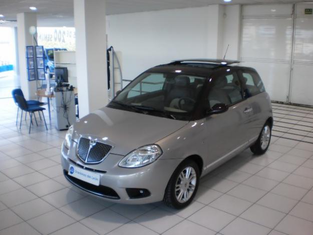 URGE VENDER Lancia Ypsilon seminuevo en Valencia.