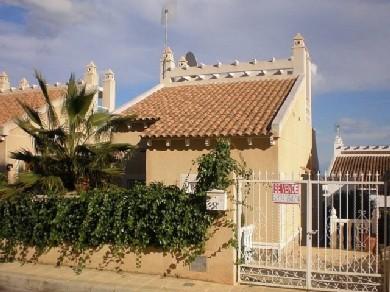 Chalet con 2 dormitorios se vende en San Miguel de Salinas, Vega Baja Torrevieja