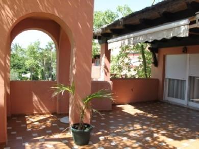 Chalet con 3 dormitorios se vende en Marbella, Costa del Sol