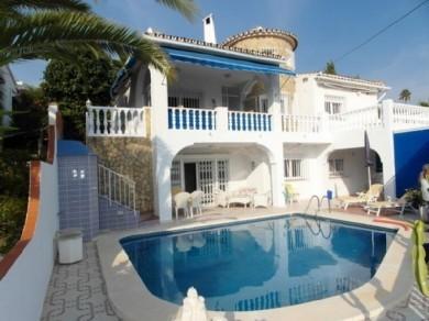 Chalet con 3 dormitorios se vende en Caleta de Velez, Costa del Sol