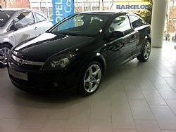 Venta de coche Opel Astra Gtc 2.0 T Cosmo 200cv '05 en Barcelona