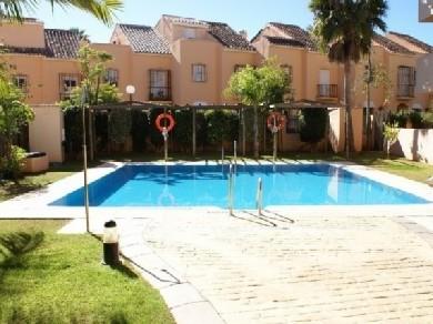 Apartamento con 2 dormitorios se vende en Marbella, Costa del Sol