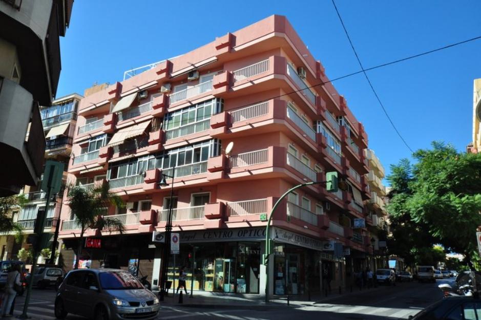 Centro ciudad, en 1ra. planta, adecuado para despacho o vivienda