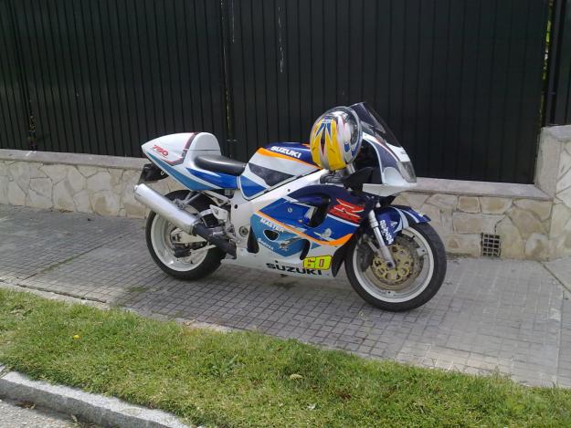 SUZUKI GSXR 750