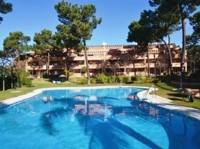 Apartamento con 2 dormitorios se vende en Marbella, Costa del Sol