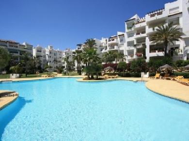 Apartamento con 3 dormitorios se vende en Estepona, Costa del Sol